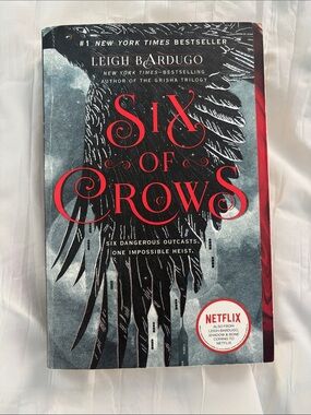 Six of Crows - Black & Red Paperback